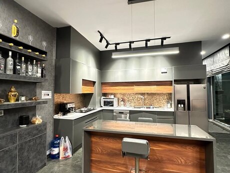 5 otaqlı həyət evi/bağ evi - Mərdəkan q. - 300 m²