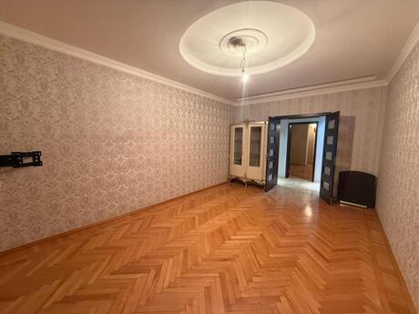 3 otaqlı köhnə tikili - Elmlər Akademiyası m. - 87 m²