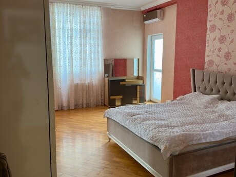 3-комн. новостройка - м. Иншаатчылар - 140 м²