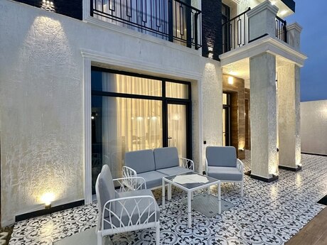 5 otaqlı həyət evi/bağ evi - Şüvəlan q. - 200 m²