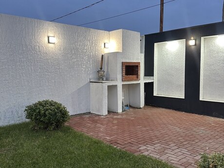 5 otaqlı həyət evi/bağ evi - Şüvəlan q. - 200 m²
