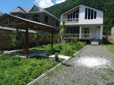 5 otaqlı həyət evi/bağ evi - Qax - 250 m²