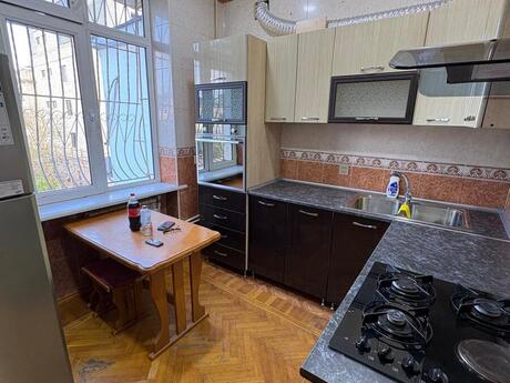 3 otaqlı köhnə tikili - Gənclik m. - 76 m²