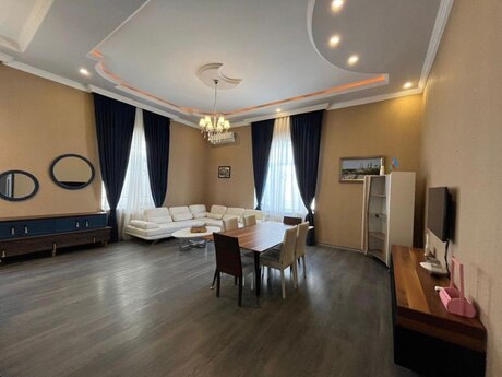4 otaqlı həyət evi/bağ evi - Şüvəlan q. - 135 m²