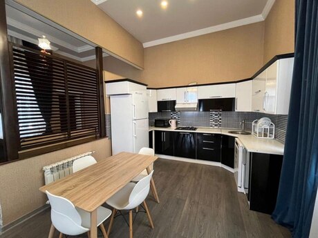 4 otaqlı həyət evi/bağ evi - Şüvəlan q. - 135 m²