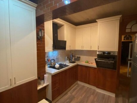3 otaqlı köhnə tikili - 8-ci mikrorayon q. - 85 m²