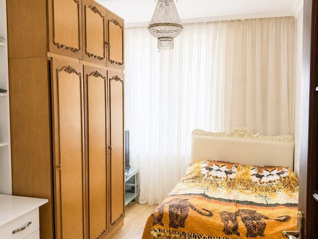 3 otaqlı köhnə tikili - Nəsimi r. - 70 m²