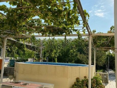 4 otaqlı həyət evi/bağ evi - Novxanı q. - 135 m²