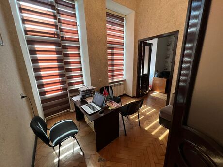 4 otaqlı ofis - Nizami m. - 130 m²