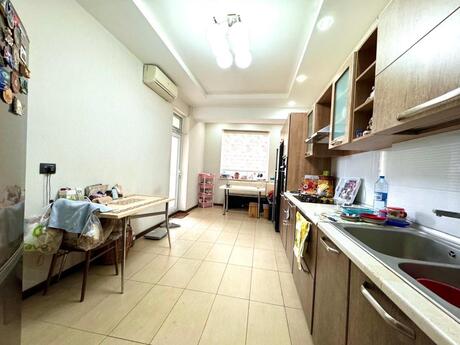 4 otaqlı yeni tikili - İnşaatçılar m. - 185 m²