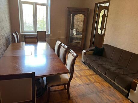 3 otaqlı köhnə tikili - Elmlər Akademiyası m. - 71 m²