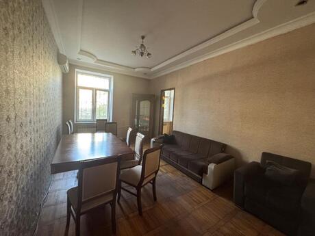 3 otaqlı köhnə tikili - Elmlər Akademiyası m. - 71 m²