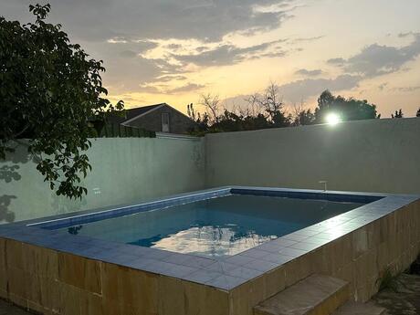 3 otaqlı həyət evi/bağ evi - Novxanı q. - 155 m²