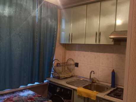 1 otaqlı köhnə tikili - 8 Noyabr m. - 30 m²