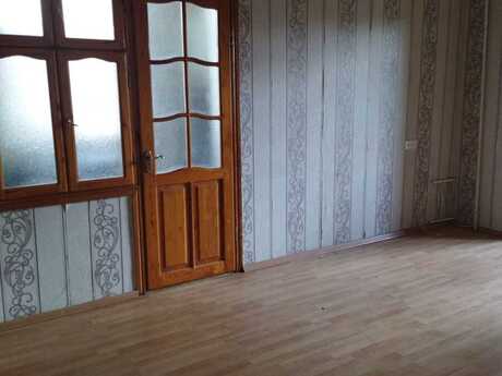 2 otaqlı köhnə tikili - 8-ci mikrorayon q. - 44 m²