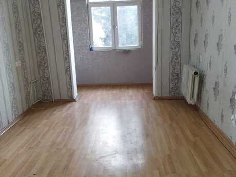 2 otaqlı köhnə tikili - 8-ci mikrorayon q. - 44 m²