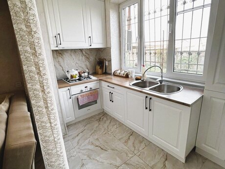 3 otaqlı köhnə tikili - Lökbatan q. - 52 m²