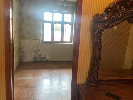 4 otaqlı köhnə tikili - Bakıxanov q. - 130 m²