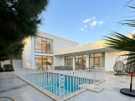 4 otaqlı həyət evi/bağ evi - Şüvəlan q. - 300 m²