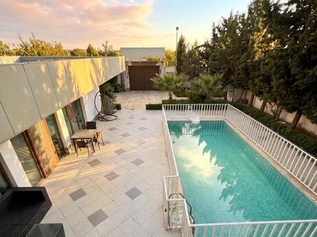 4 otaqlı həyət evi/bağ evi - Şüvəlan q. - 300 m²