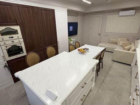 4 otaqlı yeni tikili - Nəsimi r. - 210 m²