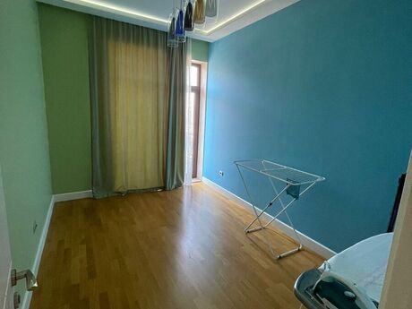4 otaqlı yeni tikili - Ağ şəhər q. - 160 m²