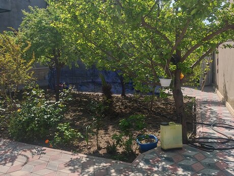 6 otaqlı həyət evi/bağ evi - Qara Qarayev m. - 250 m²