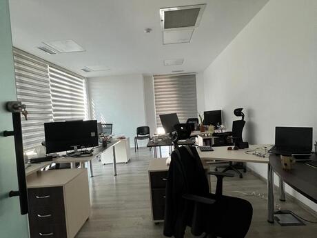 2-комн. офис - м. Элмляр Академиясы - 65 м²