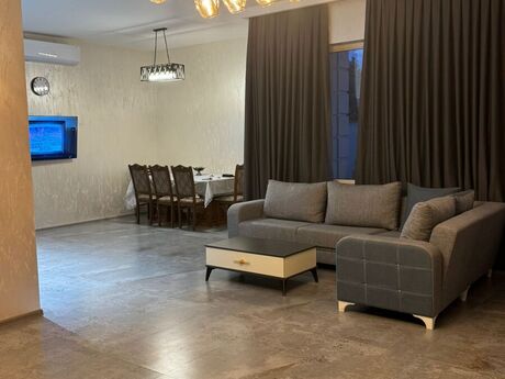 5 otaqlı həyət evi/bağ evi - Şağan q. - 450 m²