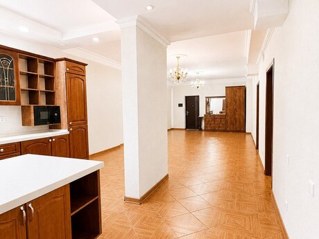 5 otaqlı ofis - 28 May m. - 175 m²