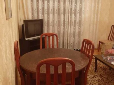 2 otaqlı köhnə tikili - İnşaatçılar m. - 55 m²