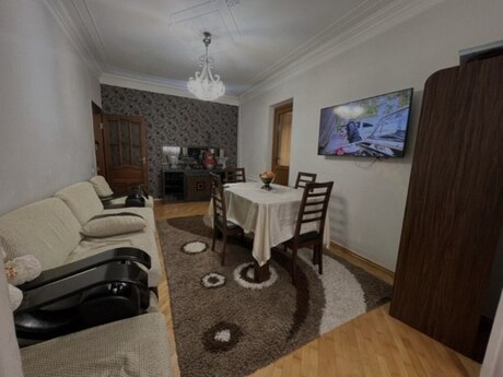 4 otaqlı köhnə tikili - Şah İsmayıl Xətai m. - 115 m²