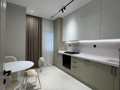 2 otaqlı yeni tikili - İnşaatçılar m. - 77 m²