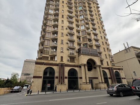 3-комн. новостройка - м. 28 мая - 140.8 м²