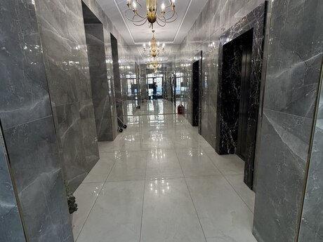 3-комн. новостройка - м. 28 мая - 140.8 м²