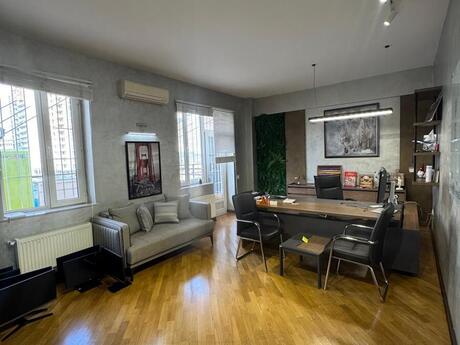 8 otaqlı ofis - Şah İsmayıl Xətai m. - 370 m²