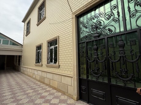 8 otaqlı həyət evi/bağ evi - Bakıxanov q. - 320 m²