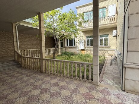 8 otaqlı həyət evi/bağ evi - Bakıxanov q. - 320 m²