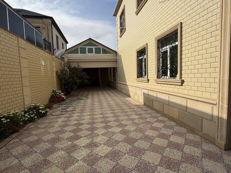 8 otaqlı həyət evi/bağ evi - Bakıxanov q. - 320 m²