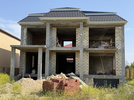 6 otaqlı həyət evi/bağ evi - Novxanı q. - 500 m²