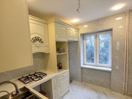 3 otaqlı köhnə tikili - İçəri Şəhər m. - 80 m²