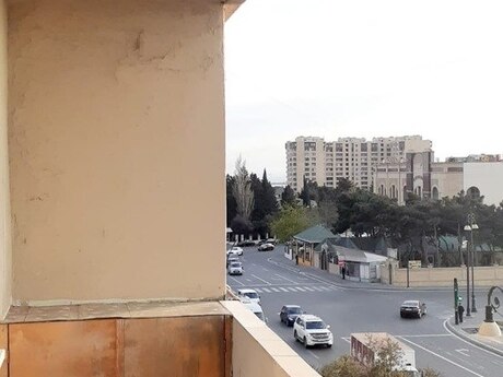 4 otaqlı köhnə tikili - Həzi Aslanov m. - 100 m²