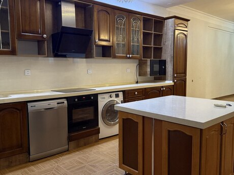 Elan №6103339 - Bakı, 28 May m., 5 otaqlı, 175 m², 2/18 mərtəbə
