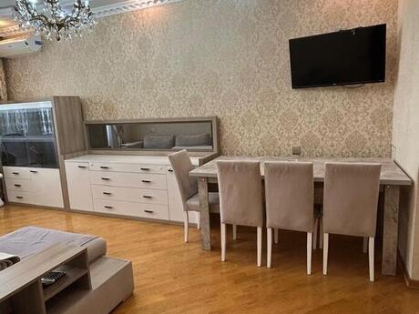 2 otaqlı köhnə tikili - Neftçilər m. - 70 m²