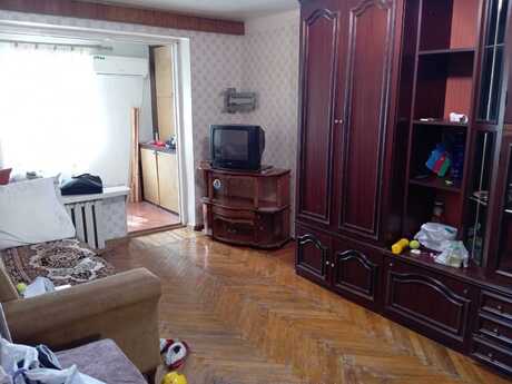 3 otaqlı köhnə tikili - Elmlər Akademiyası m. - 65 m²