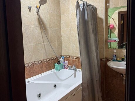 3 otaqlı yeni tikili - İnşaatçılar m. - 150 m²