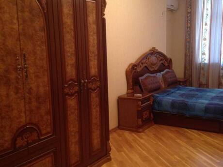 2-room apartment, 100 m², Şah İsmayıl Xətai: 300 000 ₼ 5