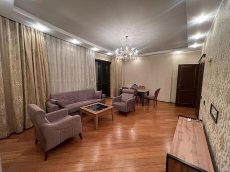 4 otaqlı yeni tikili - Şah İsmayıl Xətai m. - 200 m²