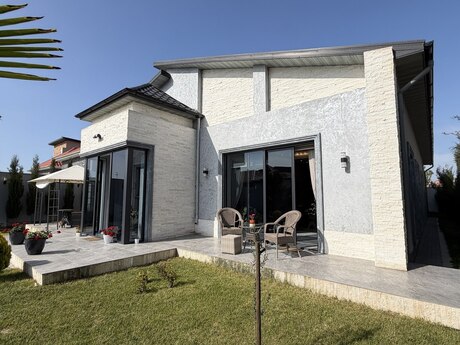 5 otaqlı həyət evi/bağ evi - Mərdəkan q. - 270 m²