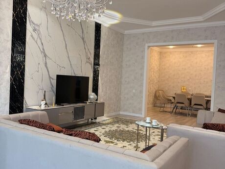 7 otaqlı həyət evi/bağ evi - Bakıxanov q. - 360 m²